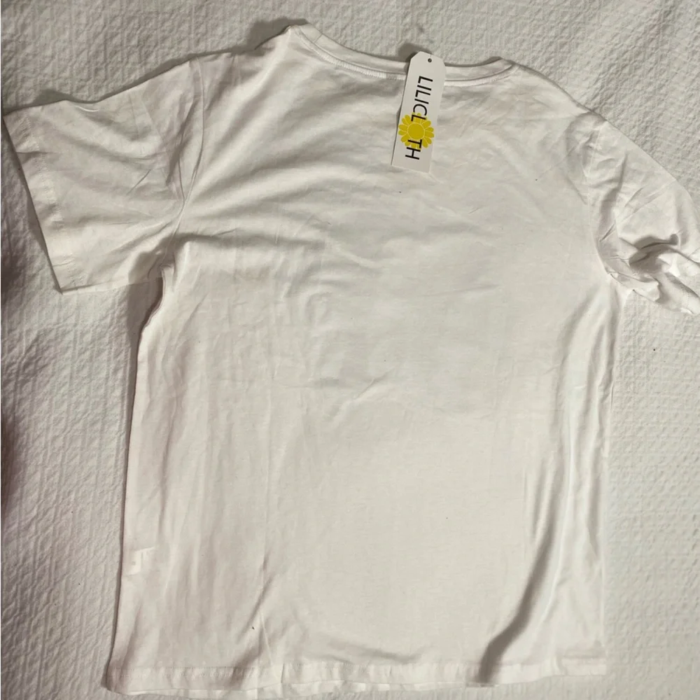 LILICLOTH White Cat Peek T-Shirt